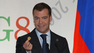 Dimitri Medcedev au G8 montrant une pièce d'or